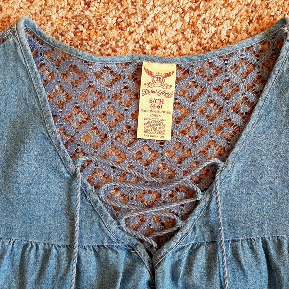 Women's Peasant Shirt Light Denim Color Size Small - Picture 4 of 4